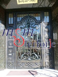 132 FERFORJE BİNA GİRİŞ KAPISI
